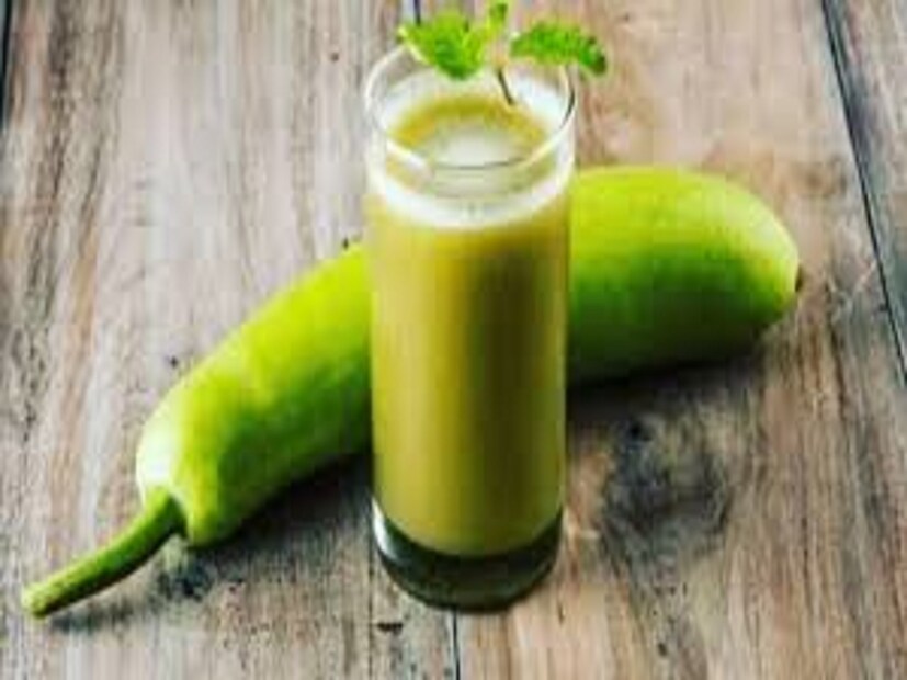লাউয়ের জুসে ভিটামিন সি থাকে, যা রোগ প্রতিরোধ করতে সাহায্য করে। এবং রোগ নিরাময়ে সাহায্য করে।  এটি সংক্রমণজনিত রোগের ঝুঁকিও কমাতে পারে। প্রতীকী ছবি