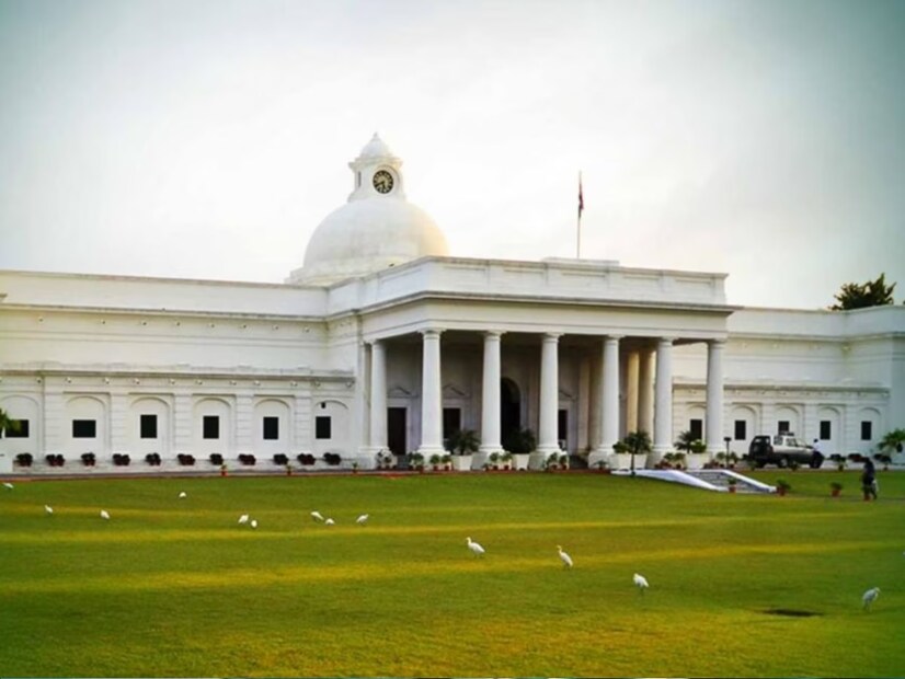 ইন্ডিয়ান ইনস্টিটিউট অফ টেকনোলজি, রুরকি। যেমন বড় ক্যাম্পাস, তেমনই প্রাকৃতিক সৌন্দর্য এই কলেজে।