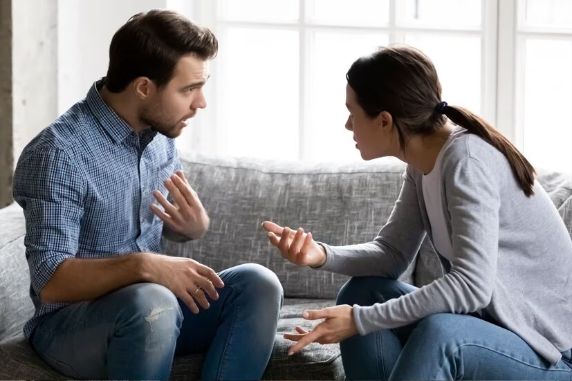 ৪) ঝগড়া বা বিবাদ না করা: দীপাবলির সময়ে অন্যদের সঙ্গে ঝগড়া বা বিবাদে জড়িয়ে পড়া একেবারেই অনুচিত। নিজেকে খুশি রাখার পাশাপাশি অন্যদের আনন্দকে সুনিশ্চিত করাও আপনার দায়িত্ব।