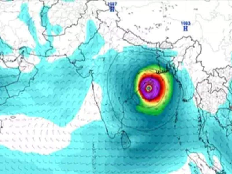 বাংলা, ওড়িশা সীমানা এলাকা দাঁতন থেকে মাত্র কয়েক কিলোমিটার দূরেই বালেশ্বর। আবহাওয়া দফতরের পূর্বাভাস অনুযায়ী বালেশ্বর এ ল্যান্ড ফল হওয়ার সম্ভাবনা প্রবল। দানার প্রভাবে ইতিমধ্যেই জেলার বিদ্যাসাগর বিশ্ববিদ্যালয়, সমস্ত অঙ্গনওয়াড়ি কেন্দ্র, প্রাথমিক বিদ্যালয় বন্ধের সিদ্ধান্ত নিয়েছে রাজ্য সরকার। (রঞ্জন চন্দ )