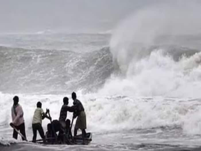 ভারতে মহাসাগরে ঝড়গুলোর নামকরণ করেন ১৩ টি দেশ৷ সোগুলো হচ্ছে- বাংলাদেশ, ভারত, পাকিস্তান, মিয়ানমার, মালদ্বীপ, শ্রীলঙ্কা, থাইল্যান্ড, ওমান, ইরান, সৌদি আরব, ইয়েমেন, সংযুক্ত আরব আমিরাত ও কাতার।