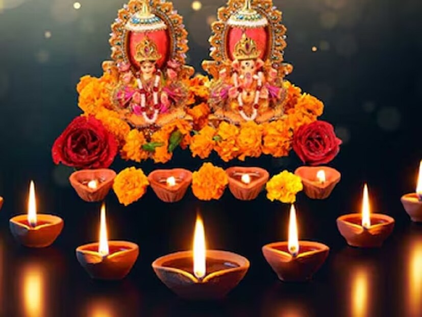 পণ্ডিত নন্দকিশোর মুদগল জানান, প্রতি বছর কার্তিক মাসের কৃষ্ণপক্ষের ত্রয়োদশী তিথিতে ধনতেরাস উৎসব পালন করা হবে। এ বছর ধনতেরাস উৎসব পালিত হবে ২৯ অক্টোবর। এই দিনে কিছু কেনাকাটা করা খুবই শুভ বলে মনে করা হয়। এটি দেবী লক্ষ্মীকে খুব খুশি করে এবং সম্পদ ১৩ গুণ বৃদ্ধি পায়, তবে কেনাকাটা শুধুমাত্র শুভ সময়ে করা উচিত।