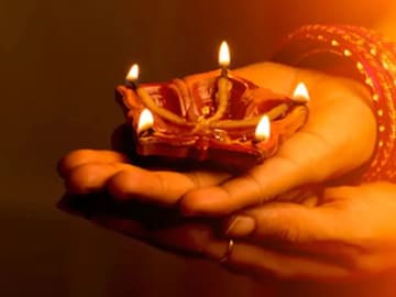 দীপাবলিতে স্মার্টফোন দিয়েই ‘নিখুঁত ফটো’ তুলুন, শুধু মাথায় রাখুন এই টিপস দীপাবলিতে স্মার্টফোন দিয়েই ‘নিখুঁত ফটো’ তুলুন, শুধু মাথায় রাখুন এই টিপস