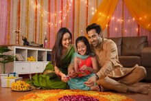 দীপাবলিতে নতুন করে সাজান ঘর, জেনে নিন কোন কোন জিনিসে মিলবে আকর্ষণীয় ছাড়