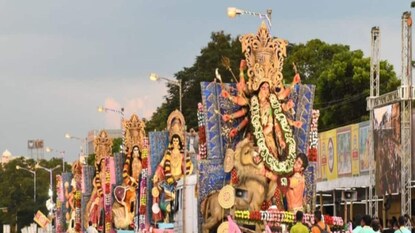 পুজোর কার্নিভাল তিলোত্তমায় পুজোর কার্নিভাল তিলোত্তমায়