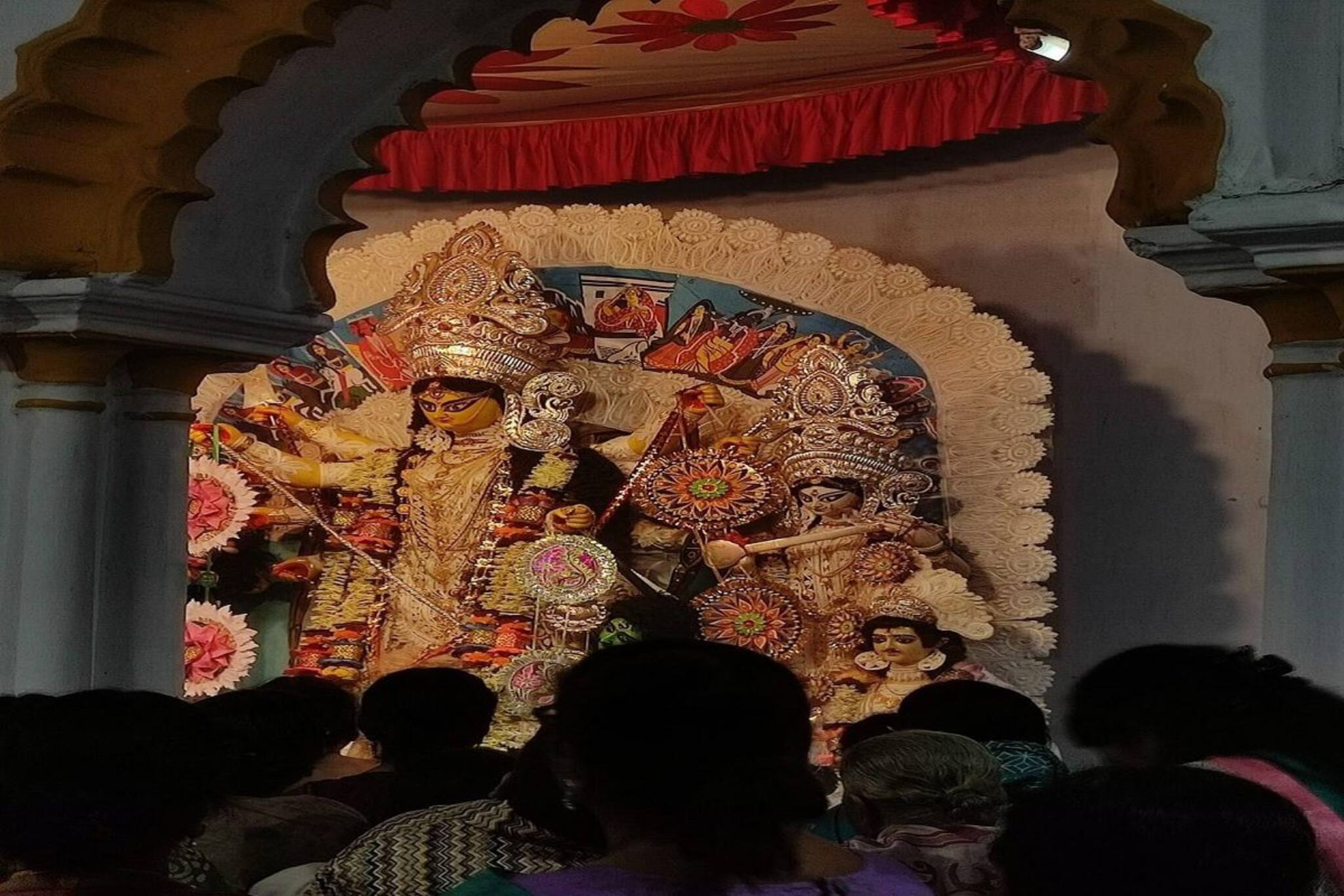 লক্ষ্মী-গণেশ নয় থাকে জয়া-বিজয়া, ঐতিহ্যমণ্ডিত দে বাড়ির ২১৯ বছরের দুর্গা পুজো