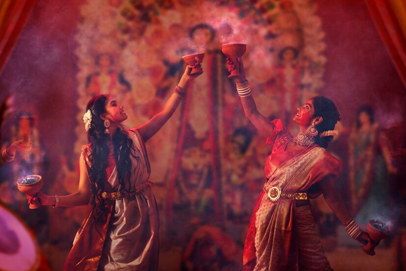 পুজো চলে গেল, কিন্তু ওই যে বাঙালির পুজো শেষ হওয়ার নয়৷ সামনেই লক্ষ্মী পুজো৷ বাড়ি-বাড়ি চলে এর আয়োজন৷ তবে পুজোর বাসন তো আবার সাধারণ স্টিলের হয় না৷ কাঁসা বা পিতলের বাসনেই সাধারণত ভোগ অর্পণ করা হয়৷