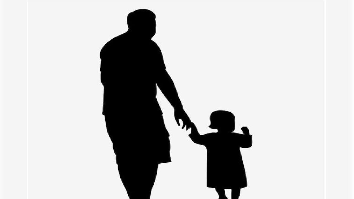 Father and Daughter ব্যবসায়ী বাবা এ কী করে বসল! ‘আমি মরে গেলে মেয়েকে