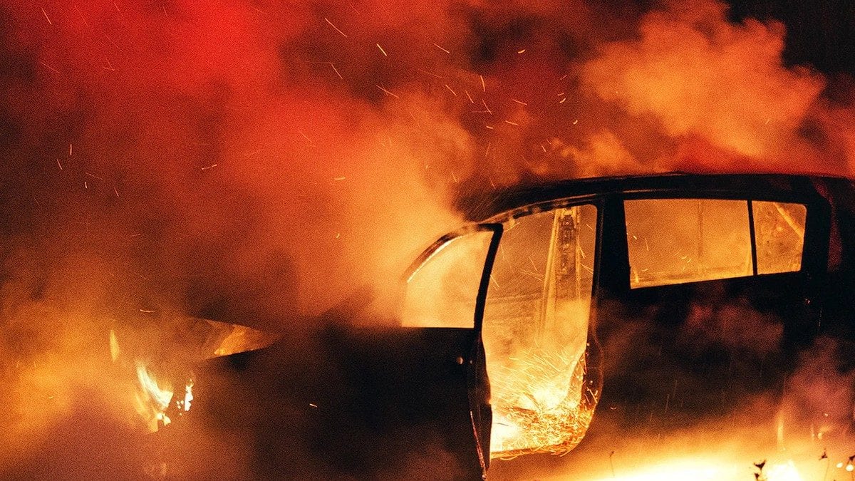 car fire case in newtown on sunday, নিউটাউনে চলন্ত গাড়িতে আগুন | লেটেস্ট  কলকাতার খবর - News18 Bengali