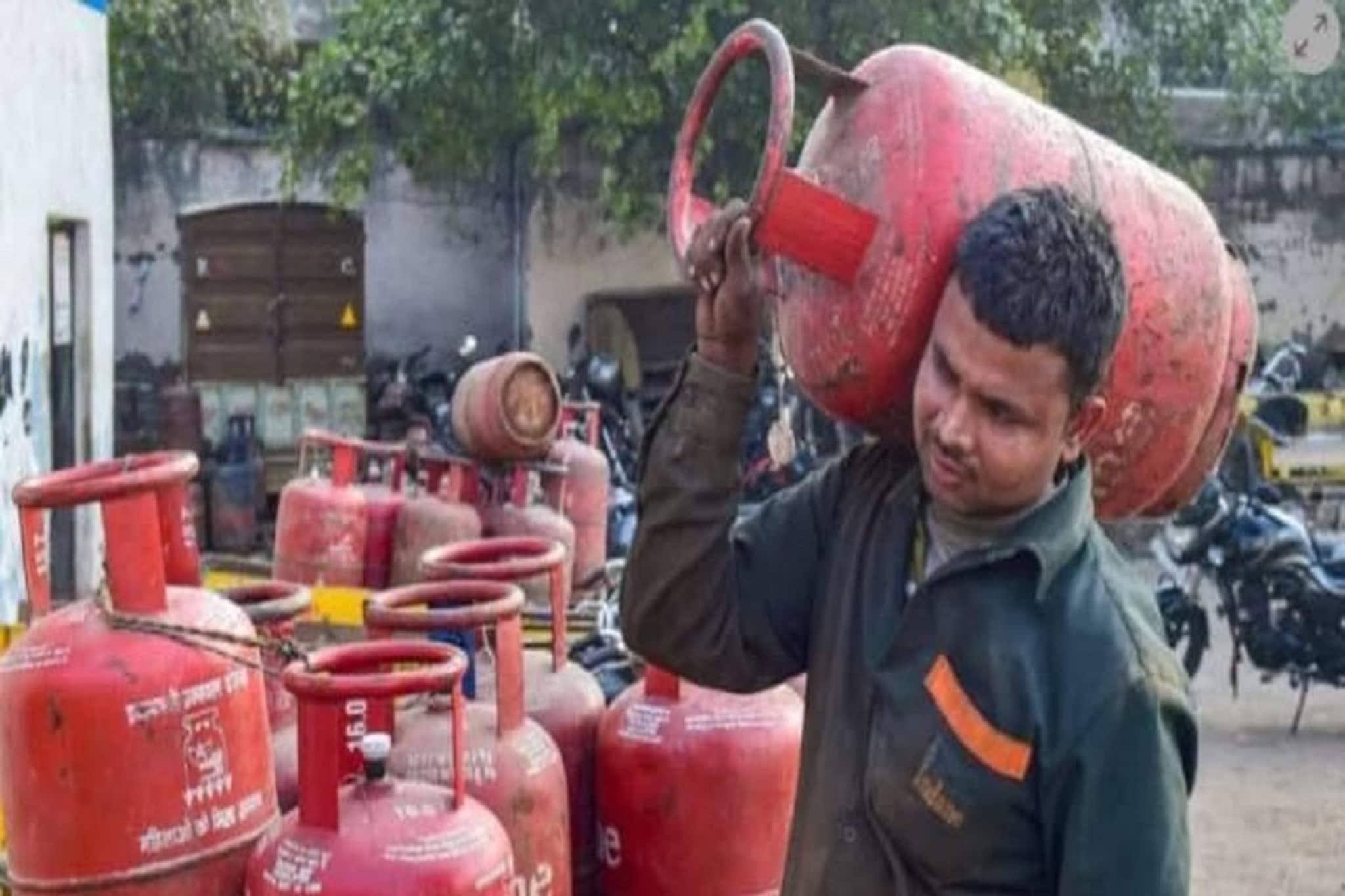 দাম বাড়ল গ্যাসের, পুজোর মাসে কলকাতাতেই সিলিন্ডারের দাম সবচেয়ে বেশি