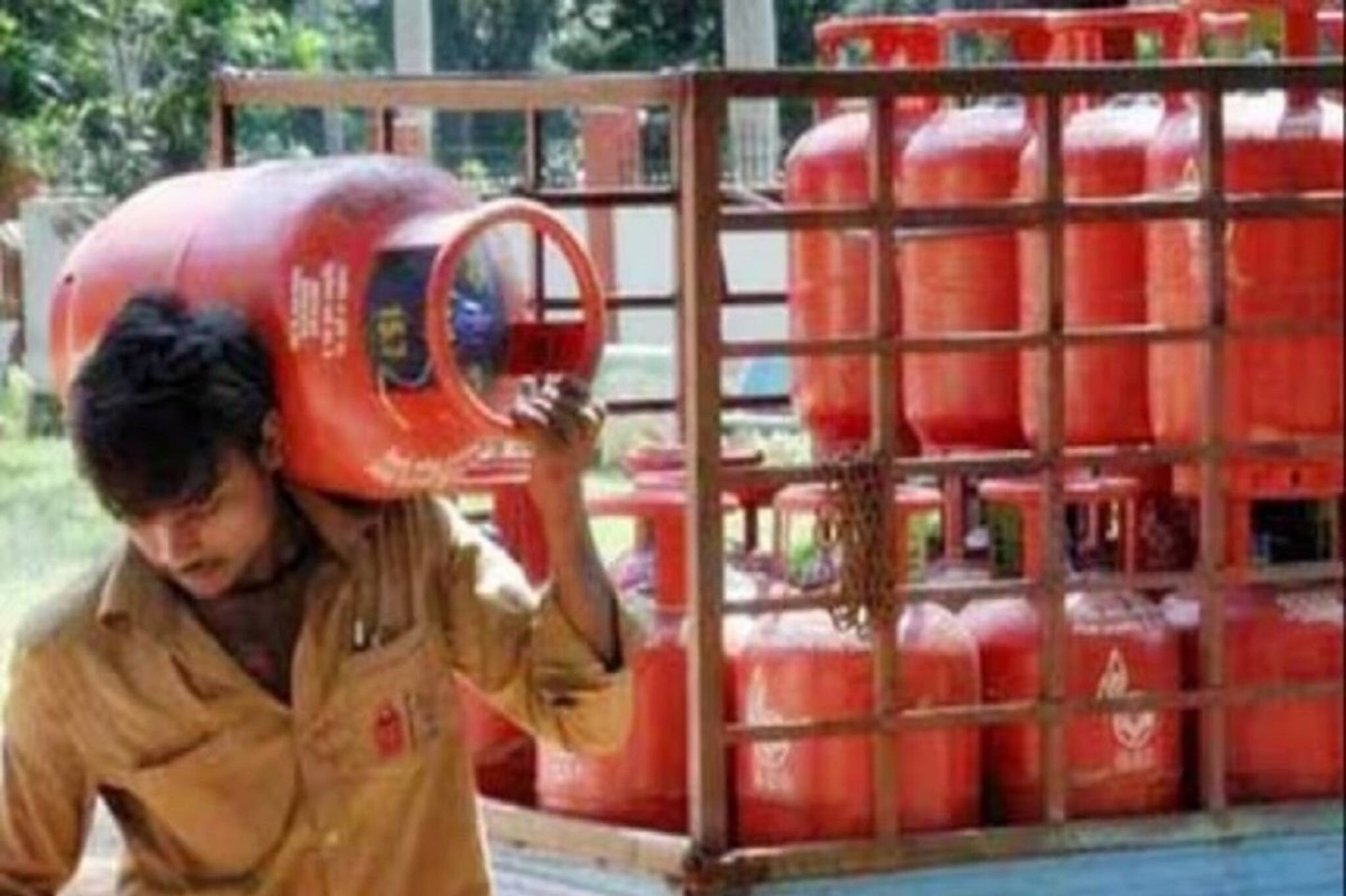 বিনামূল্যে LPG গ্যাস সিলিন্ডার চাইলে এখনই এই কাজটি করুন, দেখে নিন বিশদে