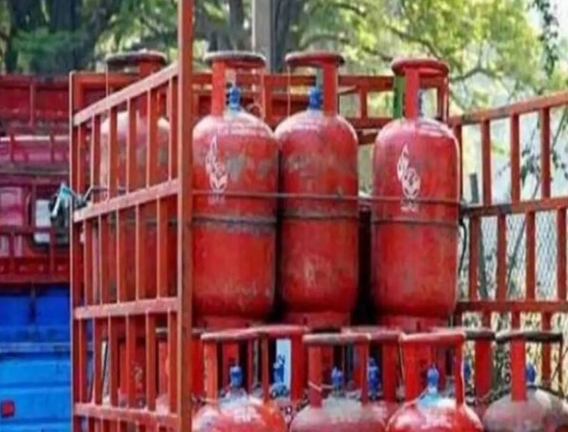 গ্যাস এমন সময় শেষ হয়ে যায় যখন আপনার রান্না হয়তো মাঝ পথে আটকে৷ আর সেই সময় গ্যাস ফুরিয়ে গেলে গ্যাস জোগাড় করা মুশকিল হয়ে পড়ে৷ 