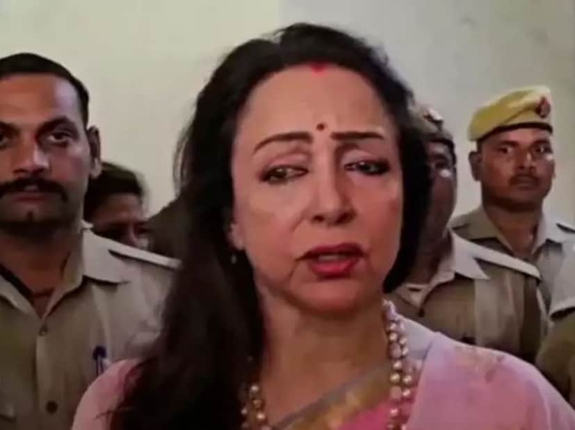 বলিউড অভিনেত্রী হেমা মালিনী ও ধর্মেন্দ্রর প্রেমের গল্প নিয়ে অনেক আলোচনা হয়েছে। কিন্তু মিডিয়া রিপোর্টের যদি বিশ্বাস করা হয়, হেমার সঙ্গে বিয়ের পরও ধর্মেন্দ্রের নাম জড়িয়েছিল অনিতা রাজের সঙ্গে।