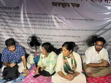 অনশনে সিনিয়র ডাক্তাররাও।