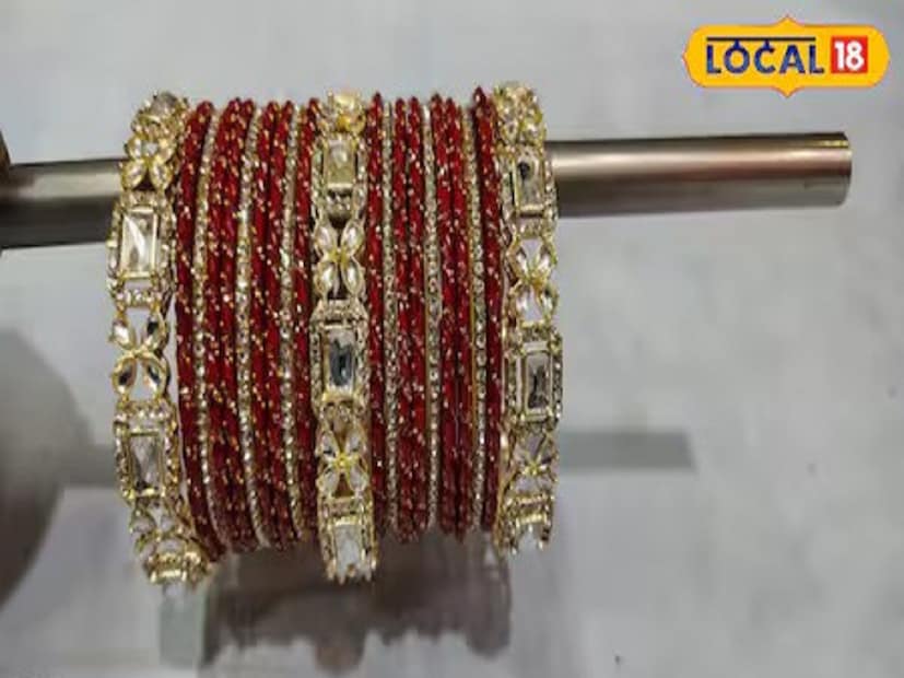 লোহার জিনিসশারদ পূর্ণিমায় ভুলেও কাউকেও লোহার কোনও জিনিস দান করবেন না। লোহার জিনিস এই দিন দান করা একদমই শুভ বলে মনে করা হয় না। মনে করা হয় এই দিন লোহার কোনও জিনিস দান করলে শনিদেব কুপিত হন এবং অসফলতা ওই ব্যক্তিকে গ্রাস করে। প্রতীকী ছবি।