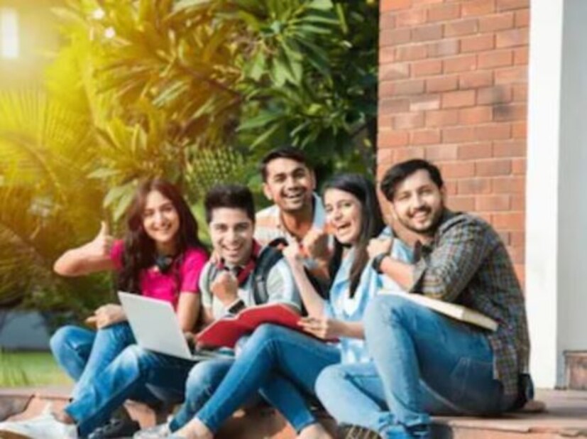 দশম এর পর ডিপ্লোমা কোর্স কেন করবেন?দশম এর পর ডিপ্লোমা কোর্স করে ব্যাচেলর ডিগ্রিতে ভর্তি হতে পারবেন। এমনকি আপনি যদি একটি স্টার্টআপ চালু করার প্রস্তুতির কথা ভাবেন বা পারিবারিক ব্যবসায় যোগ দিতে চান, তবে ডিপ্লোমা কোর্স খুব উপকার বলে মনে করা হয়। এটি স্ব-কর্মসংস্থানের সুযোগ প্রদান করে। ডিপ্লোমা কোর্স বিভিন্ন ক্ষেত্রে বিশেষ দক্ষতা প্রদান করে। 