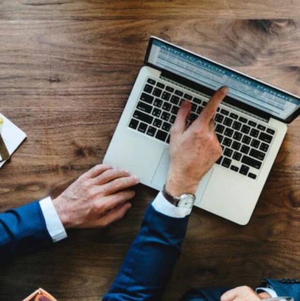 কোন কোন বিষয়ে ডিপ্লোমা কোর্স করতে হবে?১০ তম এর পরে, শিক্ষার্থীরা নিম্নলিখিত কোর্সে ডিপ্লোমা করতে পারে- ১. পলিটেকনিক ডিপ্লোমা: ইঞ্জিনিয়ারিং এবং টেকনিক্যাল ফিল্ডে ডিপ্লোমা। ২. কম্পিউটার অ্যাপ্লিকেশনে ডিপ্লোমা (DCA) ৩. ডিপ্লোমা ইন হোটেল ম্যানেজমেন্ট ৪. ডিপ্লোমা ইন ফ্যাশন ডিজাইনিং