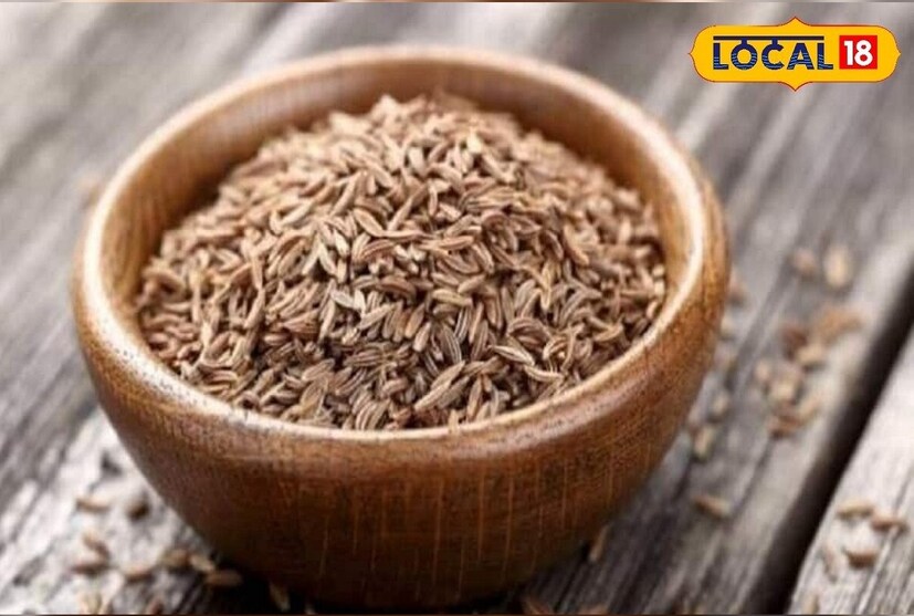 যার ফলে নকল জিরা যা ঘাস দিয়ে তৈরি তার গন্ধ হচ্ছে আসলের মতো। কিন্তু এই নকল জিরা খেলে পেটের মধ্যে আলসার, স্টোন এমনকি মারণ রোগ ক্যানসার পর্যন্ত হতে পারে।
