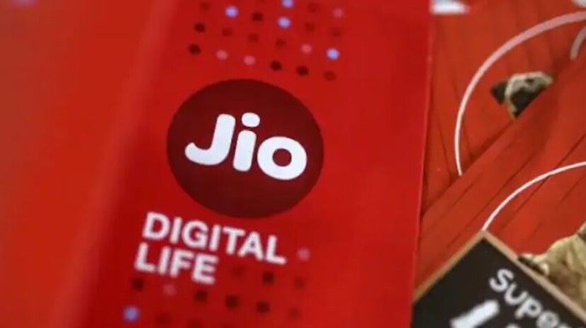 যারা অনলাইন সিনেমা এবং লাইভ স্পোর্টস দেখতে উপভোগ করেন, তাদের জন্য এটা সেরা প্ল্যান৷ কারণ এতে Jio TV এবং Jio Cinema-এর একটি বিনামূল্যের সাবস্ক্রিপশনও রয়েছে, যা আপনাকে যেতে যেতে কন্টেন্ট স্ট্রিম করতে দেয়।