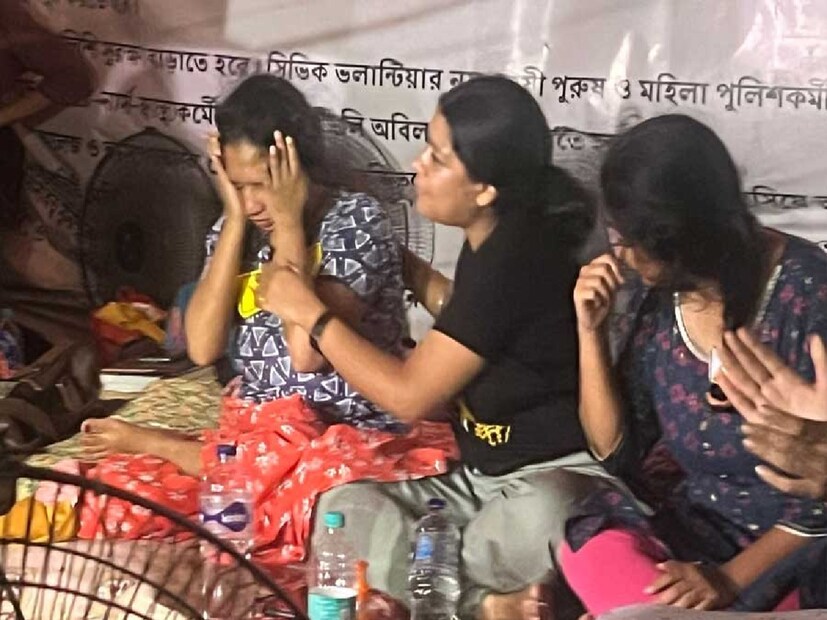 সরকারি হাসপাতালে কাজ না করলেও বেসরকারি হাসপাতাল নার্সিংহোমে রোগী দেখা এবং অপারেশন করায় ক্ষান্ত ছিলেন না ৫৬৩ জন সরকারি সিনিয়র রেসিডেন্টের বিরুদ্ধে। 