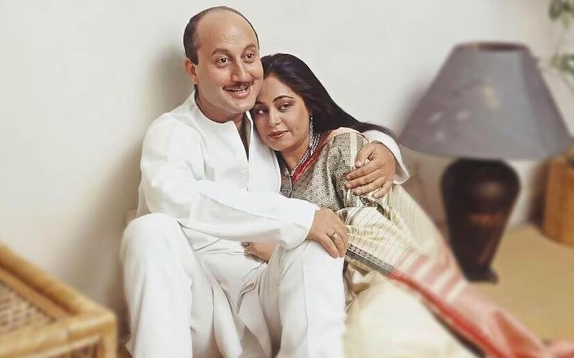 বন্ধুত্ব থেকে প্রেমের এই যাত্রাপথ দু’জনের জন্যই সহজ ছিল না মোটেই। এ কথা স্বীকার করে নিয়েছেন অনুপম নিজেই। তাঁর কথায়, “কিরণ তখন দাম্পত্য জীবনে কঠিন সময়ের মধ্যে দিয়ে যাচ্ছিল। আমারও একই অবস্থা। যে মেয়েটির সঙ্গে সম্পর্ক ছিল, তিনি ছেড়ে চলে যান। দুজনের জন্যই তখন কঠিন সময়।”
