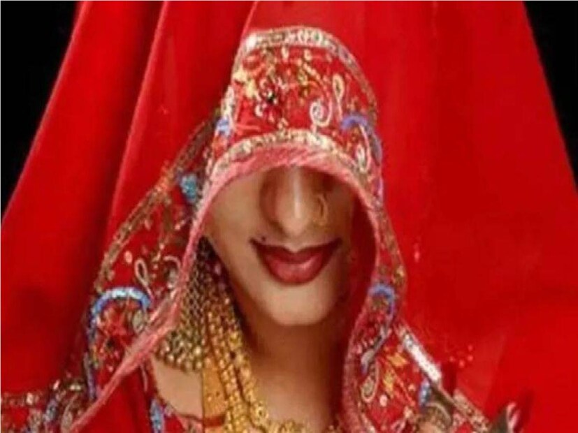 যে মেয়ের সঙ্গে বরের বাবা তাঁর ছেলের বিয়ে দিয়েছিল সে আসলে আগে থেকেই বিবাহিত। লুটেরি দুলহন একা ছিল না, ডাকাতির সঙ্গে জড়িত ছিল বড় একটি চক্র। এই মেয়েটি এই ছেলেটির মতোই বিভিন্ন লোককে ফাঁদে ফেলে, তারপর তাঁকে বিয়ে করে এবং বিয়ের রাতেই গয়না, টাকা ও উপহার সব  নিয়ে পালিয়ে যায়। মেয়েটি দীর্ঘদিন ধরে ডাকাতির সঙ্গে জড়িত ছিল। Photo - representative
