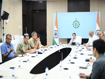 বদলে যাবে সব সরকারি হাসপাতাল? জেলায় জেলায় বড় নির্দেশ নবান্নের! বদলে যাবে সব সরকারি হাসপাতাল? জেলায় জেলায় বড় নির্দেশ নবান্নের! 