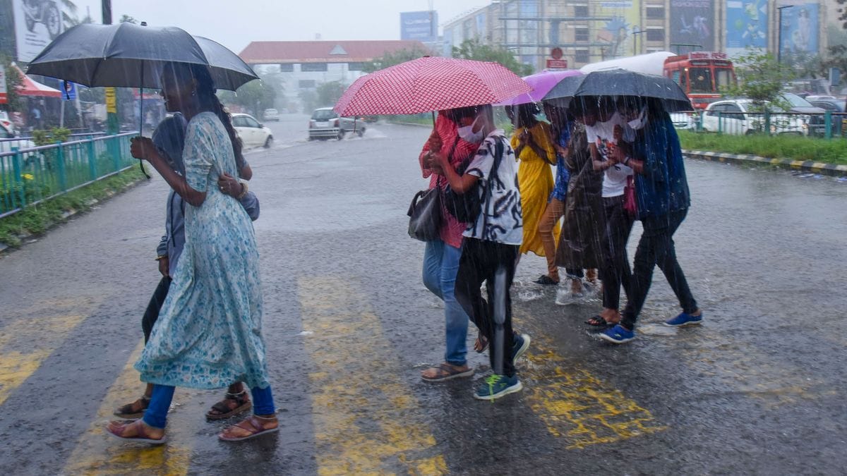 আগামী ২ থেকে ৩ দিনের মধ্যে গুজরাত, মধ্যপ্রদেশ, উত্তরপ্রদেশ, মহারাষ্ট্রের আরও কিছু অংশ, বিহারের কিছু অংশ এবং ঝাড়খণ্ডের অবশিষ্ট অংশ থেকে দক্ষিণ-পশ্চিম মৌসুমী বায়ু প্রত্যাহারের জন্য পরিস্থিতি অনুকূল।