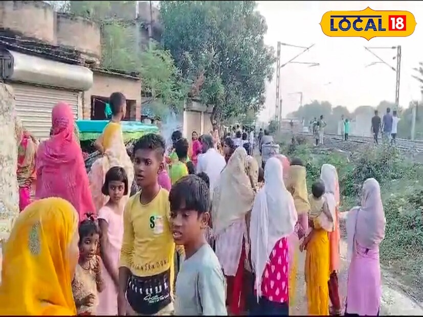 বরযাত্রীদের আটকে রেখে মেয়ের পরিবারের পক্ষ থেকে খবর দেওয়া হয় ফারাক্কা থানার পুলিশ প্রশাসনের কাছে। খবর পেয়ে ঘটনাস্থলে ছুটে আসে ফারাক্কা থানার পুলিস । পুলিশের উপস্থিতিতে কনের বাড়ির লোকেদের মধ্যে উত্তেজনার সৃষ্টি হয়।