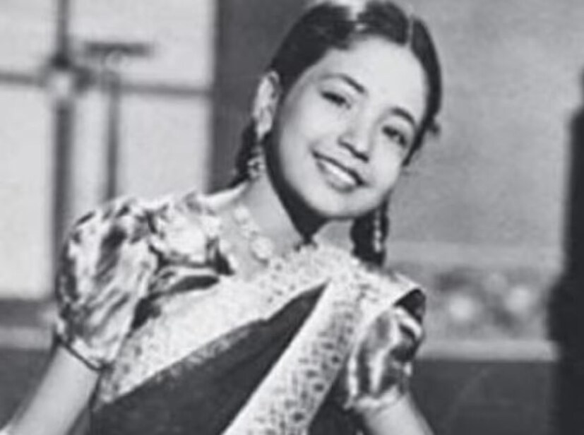 শিশু অভিনেত্রী হিসাবে অভিনয়ে পা রাখেন। তারপর ধীরে ধীরে তিনিই হয়ে ওঠেন বলিউড কুইন৷ কিন্তু সেই রাজত্ব তিনি রাখতে পারলেন না৷ তীব্র মদের নেশায়, প্রেমে আঘাত পেয়ে শেষ হয়ে গেল তাঁর কেরিয়ার৷ শেষ হল জীবনও৷ 