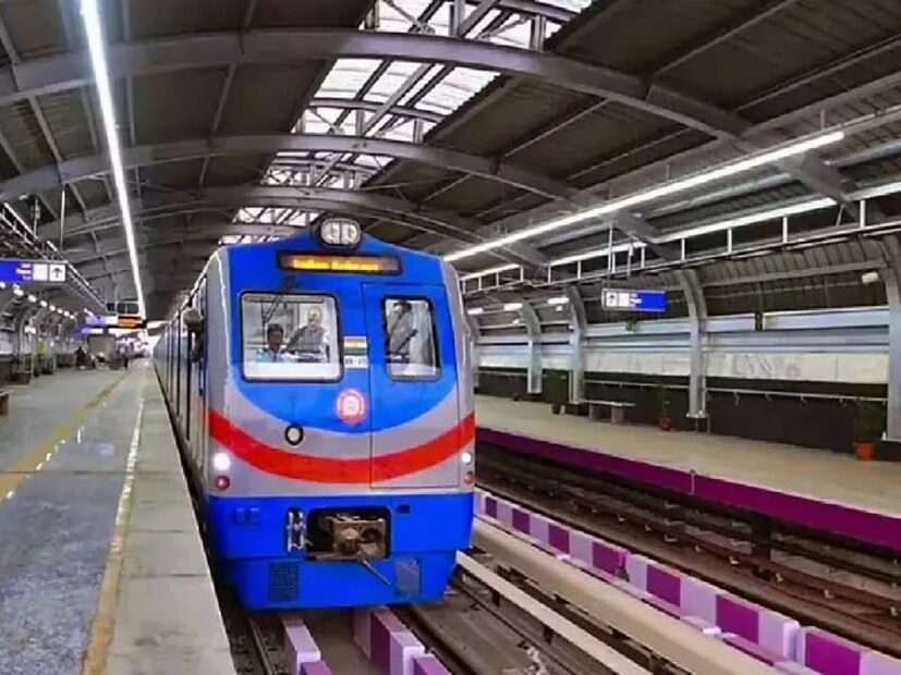 ২) হলুদ লাইনের নোয়াপাড়া থেকে বিমানবন্দর পর্যন্ত সব ক’টি স্টেশনের কাজ শেষ। এই রুটে মোট চারটি স্টেশন রয়েছে। নোয়াপাড়া, দমদম ক্যান্টনমেন্ট, যশোর রোড এবং বিমানবন্দর। (দমদম ক্যান্টনমেন্ট থেকে বিমানবন্দর CRS অনুমতি নেই। আগামী শনিবার CRS হবে)