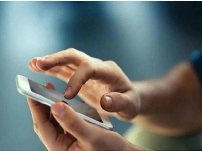 কিন্তু এই &#039;Mobile&#039; (মোবাইল) শব্দটি আদতে ইংরাজি শব্দ। এর বাংলা অর্থ তেমন ব্যবহার করা হয় না। অনেকেই এর বাংলা শব্দের সঙ্গে পরিচিতও নন। 