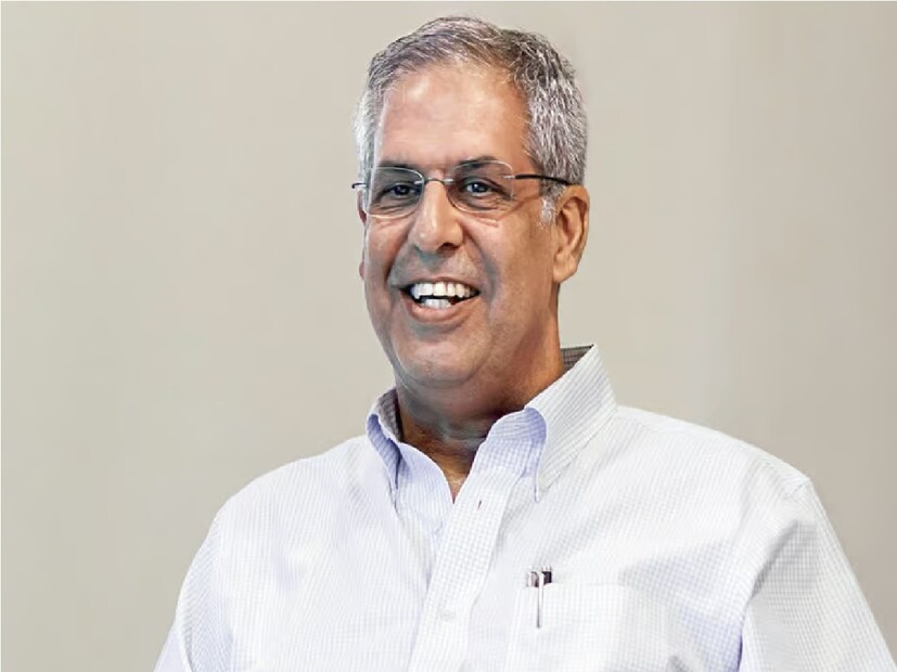 নোয়েল টাটার শিক্ষা শুরু হয়েছিল মুম্বইতে, যেখানে তিনি তাঁর প্রাথমিক শিক্ষা শেষ করেছিলেন। পরে তিনি উচ্চ শিক্ষার জন্য যুক্তরাজ্যে চলে যান, সাসেক্স বিশ্ববিদ্যালয় থেকে ডিগ্রি অর্জন করেন। তাঁর ব্যবসায়িক দক্ষতাকে আরও পরিমার্জিত করার জন্য, তিনি ফ্রান্সের INSEAD বিজনেস স্কুলে আন্তর্জাতিক নির্বাহী প্রোগ্রামে যোগদান করেন।