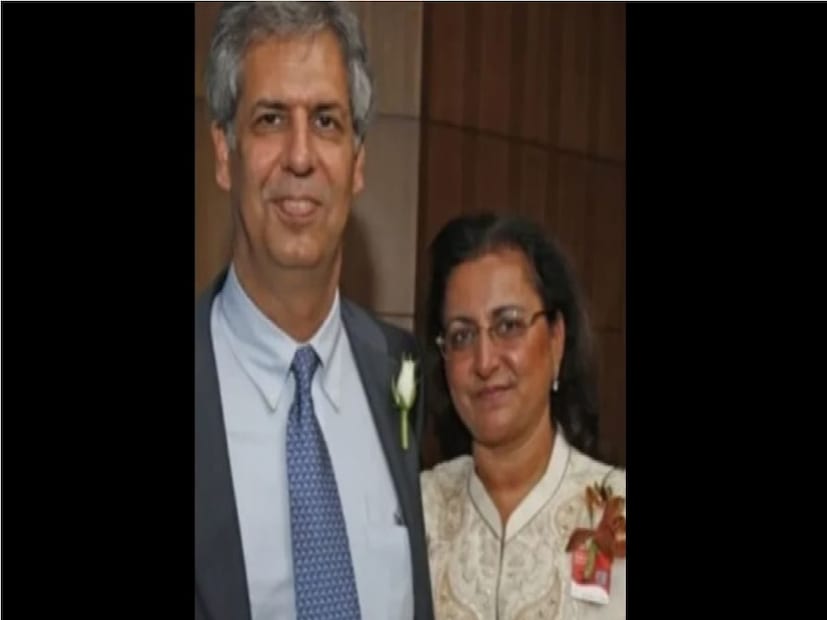 আর নোয়েল হলেন নেভালের দ্বিতীয় স্ত্রী সিমোন টাটার ছেলে৷ সিমোন  সুইজারল্যান্ডের৷ নোয়েল নিজে আইরিশ নাগরিক৷ কিন্তু  নোয়েল ভারতীয় ব্যবসার প্রতি গভীরভাবে আকৃষ্ট৷ তাঁর কাজের ধারা এবং কর্মজীবন  টাটা গ্রুপের জন্য উৎসর্গ করেছেন।