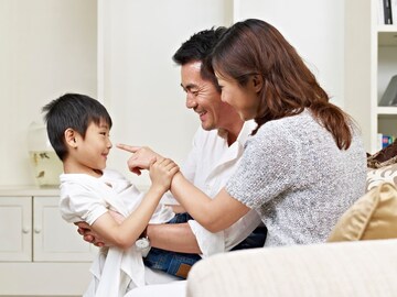 টিনএজ বয়সে সন্তান ক্রমশ দূরে সরে যাচ্ছে? কয়েকটা জিনিস মাথায় রাখুন, দেখবেন সে