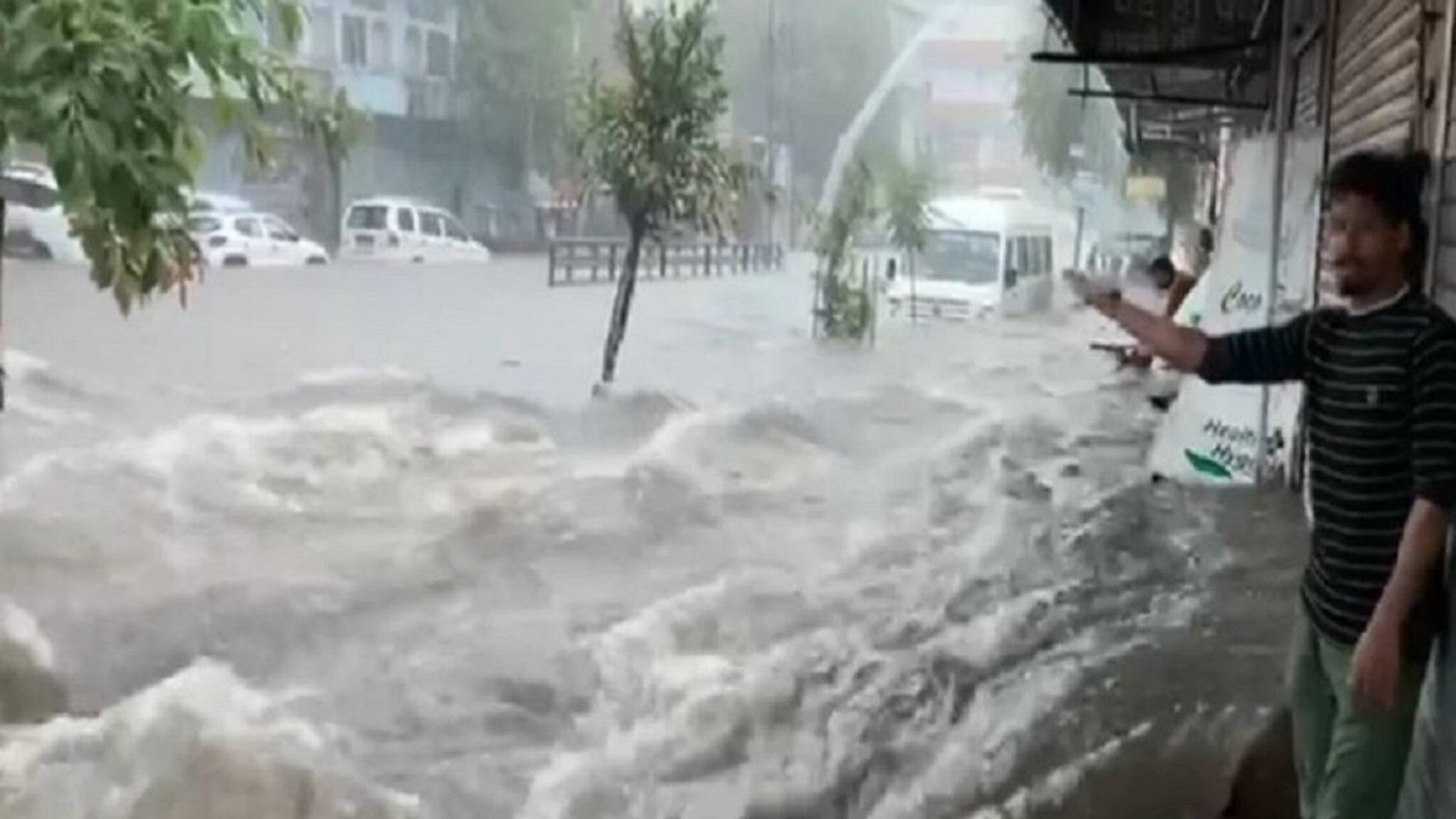 Low Pressure In Bay Of Bengal: আশঙ্কাই সত্যি হল পশ্চিমবঙ্গ ও বাংলাদেশের গা ঘেঁষে নিম্নচাপ তৈরি বঙ্গোপসাগরে, কোথাও জারি ইয়েলো অ্যালার্ট-কোথাও অরেঞ্জ অ্যালার্ট