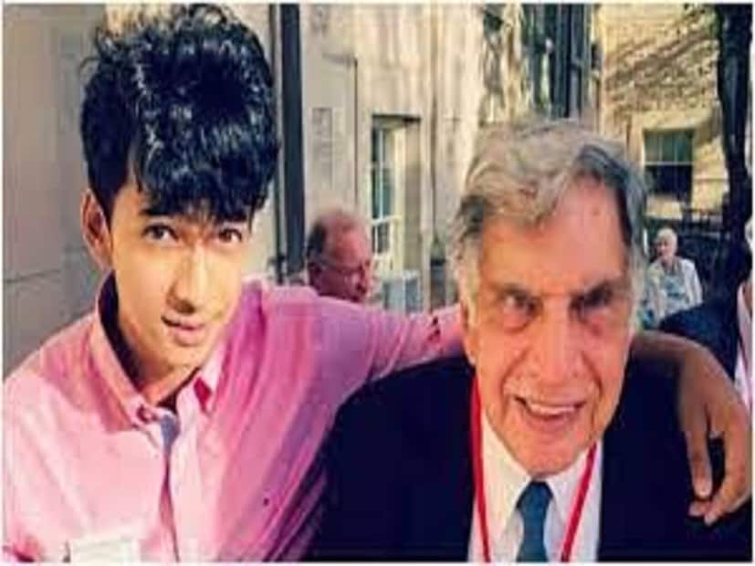 কয়েক বছর আগে শান্তনু প্রচারের আলোয় এসেছিলেন। তাঁকে দেখা গিয়েছিল, রতন টাটার সঙ্গে বসে কেক কাটছেন। নিমেষেই সোশ্যাল মিডিয়ায় সেই ছবি ভাইরাল হয়। রতন টাটা নিজেও জানান, শান্তনু তাঁর সন্তানতুল্য।