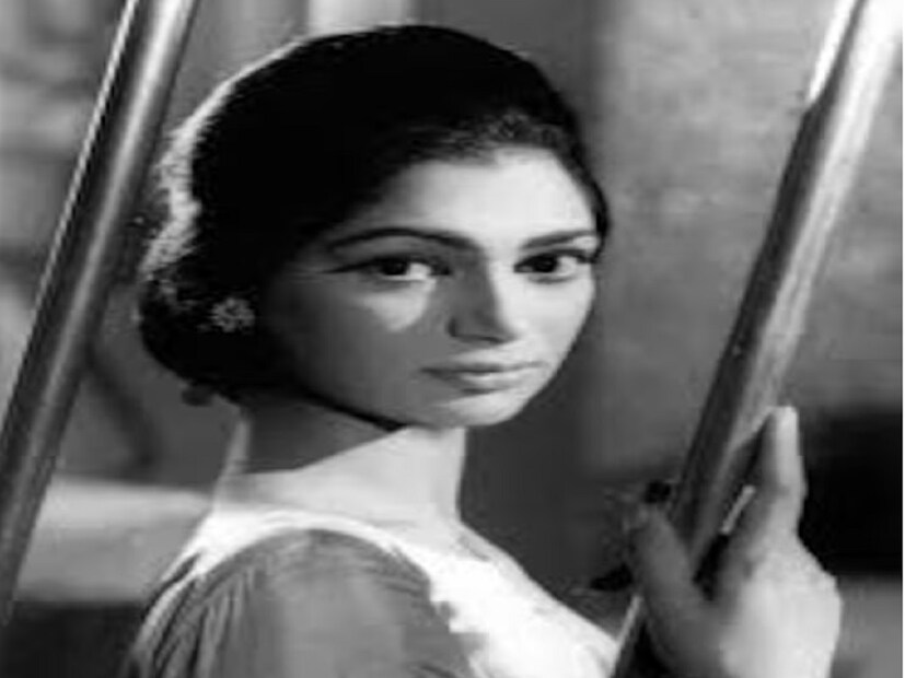 শোনা যায়, রাজ কাপুর তাঁর সঙ্গে দেখা করে৷ কিন্তু কাজের জন্য তাঁকে কখনওই সুপারিশ করেননি সিমি৷ একদিন রাজ সাহেব সিমিকে বাড়িতে এক সিনেমায় কাজ দেওয়ার জন্য ডেকে পাঠান৷ এই ভাবেই ‘মিস মেরি’ রোলটি সিমির কাছে আসে৷ এই চরিত্রে তিনি যা অভিনয়, করেন, তা সেই যুগের অন্যতম সাহসী চরিত্র বলে মনে করা হয়৷ 