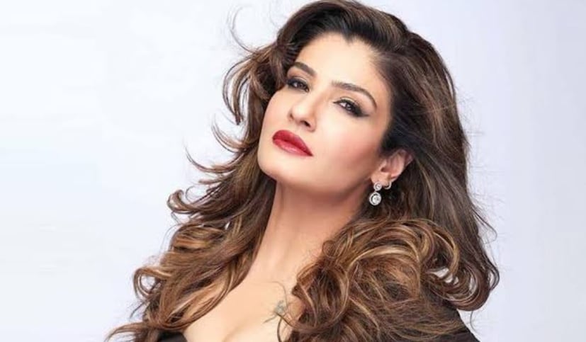 দুলহে রাজা : রোমান্টিক কমেডি অভিনীত 'দুলহে রাজা'-তে রাভিনা ট্যান্ডন এবং গোবিন্দ সুপারহিট জুটি হয়েছিলেন। ছবিটি মানুষকে অনেক হাসিয়েছে। এর 'আখিওঁ সে গলি মারে' গানটি আজও মানুষের মুখে মুখে।