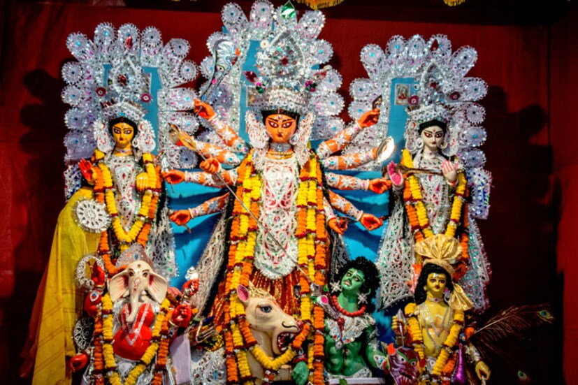 কলকাতার বুকে সবথেকে পুরনো দুর্গাপুজো হয় বড়িশার সাবর্ণ রায়চৌধুরি। তবে তা বারোয়ারি পুজো বলে গণ্য হয়নি। প্রতীকী ছবি