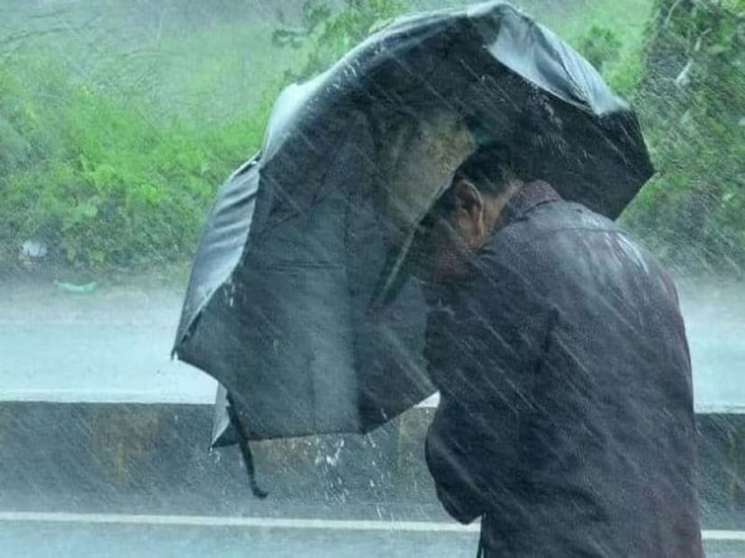 একইসঙ্গে আবহাওয়া দফতর জানিয়েছে, ঘূর্ণিঝড়ের জেরে আগামী দু'দিন অবিরাম বৃষ্টি এবং প্রবল ঝোড়ো দমকা বাতাস রেল, সড়ক ও বিমান চলাচল ব্যাহত করতে পারে।