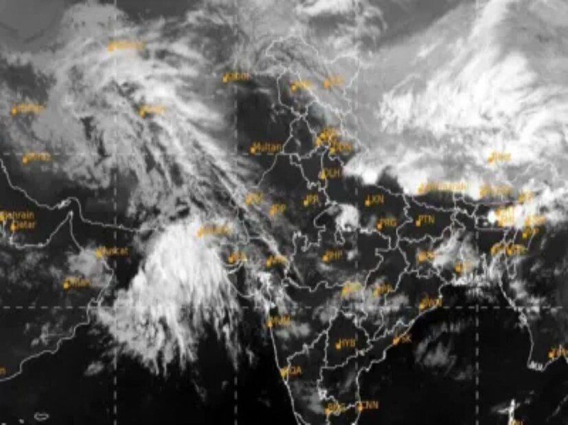 এবার দক্ষিণ-পশ্চিম মৌসুমী বায়ুর জেরে দেশের অধিকাংশ অঞ্চলে ভারী বর্ষণ চলেছে লাগাতার। বঙ্গোপসাগর থেকে আরব সাগর পর্যন্ত অনুকূল পরিস্থিতির কারণে অধিকাংশ রাজ্যে গড় বৃষ্টিপাত রেকর্ড করা হয়েছে।