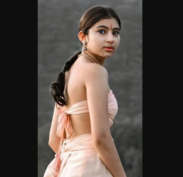 একটি প্রতিবেদনে দাবি করা হয়েছে যে ১৯ বছর বয়সী সারা অর্জুনকে ছবিতে রণবীর সিংয়ের বান্ধবীর চরিত্রে অভিনয় করতে দেখা যাবে। যদিও ছবির গল্প অনুযায়ী সারার ভূমিকা খুব দীর্ঘ হবে না। সারা এখন পর্যন্ত তামিল ও হিন্দি ছবিতে শিশুশিল্পী হিসেবে কাজ করেছেন। তবে এই ছবিতে তিনি প্রধান অভিনেত্রী হিসেবে কাজ করবেন।