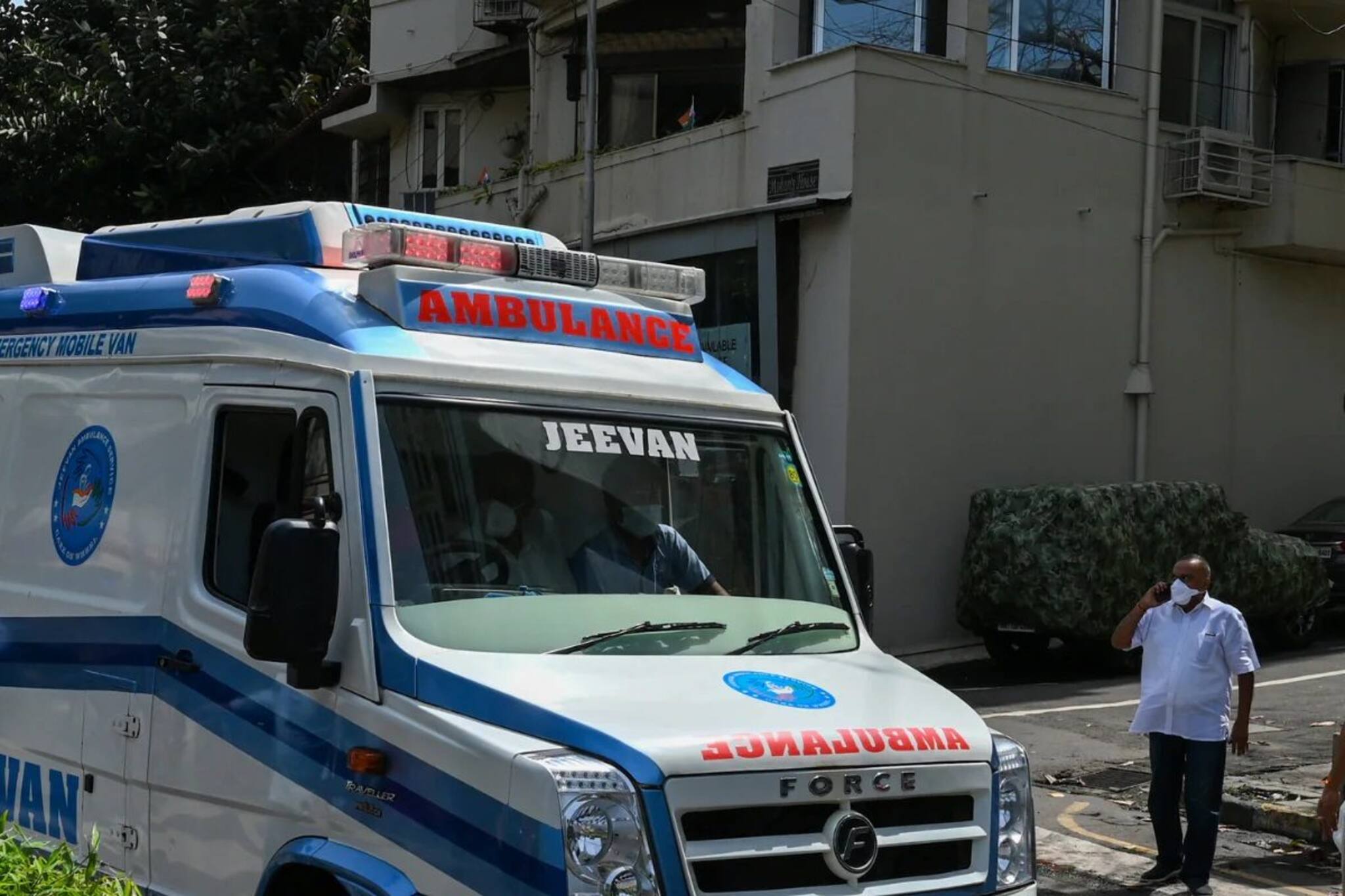 গলা জ্বালা, শ্বাসকষ্ট...একসঙ্গে অসুস্থ ৩০ পড়ুয়া! স্কুলের মধ্যে ভয়ানক কাণ্ড!