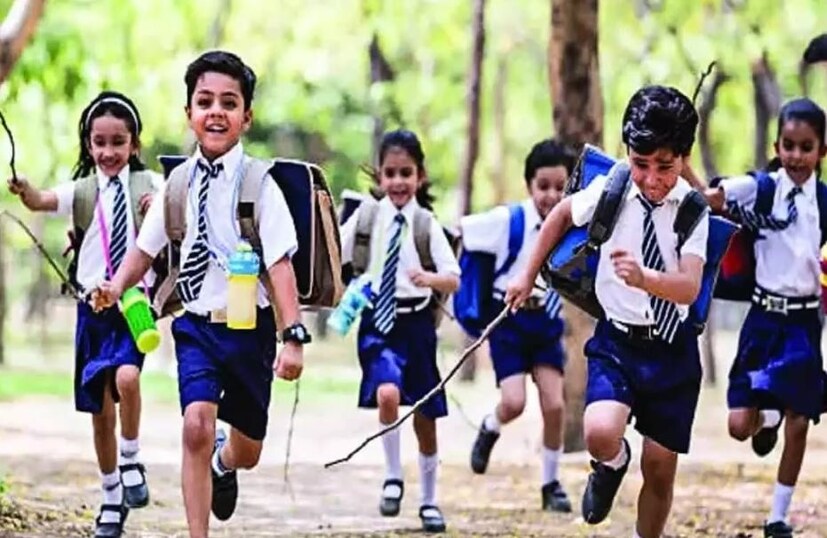 ছুটির নির্ধারিত তালিকা বলছে, অক্টোবরে স্কুলে-কলেজে সাপ্তাহিক ছুটির পাশাপাশি প্রচুর ছুটিও রয়েছে। কারণ মহালয়ার পর শুরু হয়ে গিয়েছে পুরোদমে উৎসব। 
