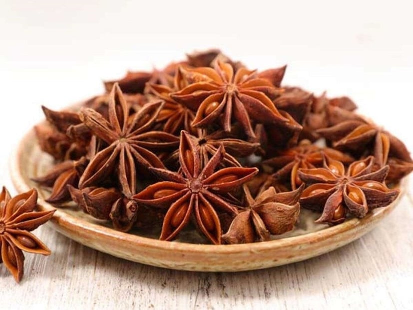 এর আদি ঠিকানা চিনে৷ কিন্তু এই মশলার স্বাদের জন্য এই মুহূর্তে বিশ্বখ্যাত৷ তবে কেবল স্বাদ নয়, টাকে চুল গজাতে হোক চুলের খেয়াল রাখতেও এই মশলার জুড়ি মেলা ভার৷