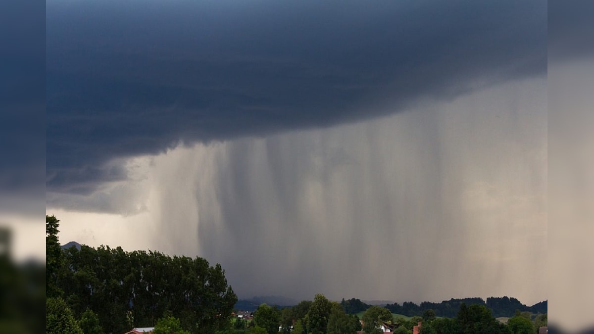 Devastating Thunderstorm: কয়েক মিনিটেই সব খতম, তাণ্ডব ঝড়ের, স্টেশনে স্টেশনে আটকে ট্রেন, দিঘা জগন্নাথ মন্দিরের রাস্তা বন্ধ | Devastating Thunderstorm: storm stands for few minutes and caused severe damage, trains stopped in stations,