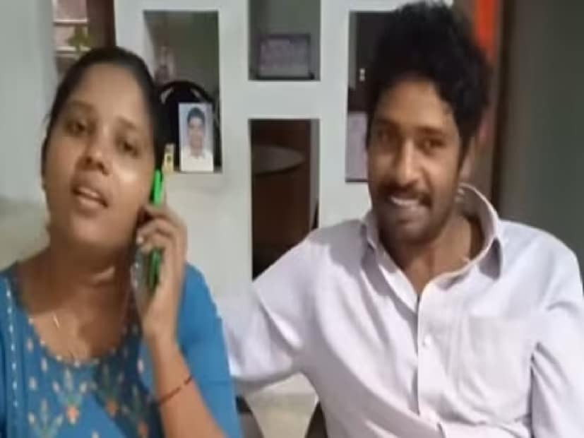 সন্দেহ হয় ছেলের। শনিবার রাতেই মা-বাবাকে দেখতে চেরুভারাকোনামে ফেরেন তিনি। বাড়িতে ঢুকে দেখেন, মা-বাবার মৃতদেহ পড়ে রয়েছে। বিছানায় শায়িত প্রিয়ার দেহ। সিলিং থেকে ঝুলছে সেলভারাজের দেহ।