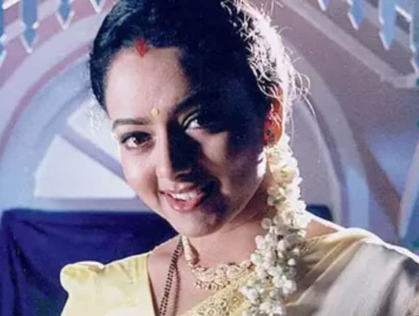 ২০০৩ সালে, তাঁর কর্মজীবনের উচ্চতায়, তিনি তাঁর বাল্যবন্ধু জিএস রঘুকে বিয়ে করেন। কিন্তু অত্যন্ত বেদনাদায়ক বিমান দুর্ঘটনায় মাত্র ৩১ বছর বয়সে তিনি পৃথিবী ছেড়ে চলে যান। আসলে, ২০০৪ সালে, একটি রাজনৈতিক সমাবেশে অংশ নিতে যাওয়া সৌন্দর্যের হেলিকপ্টারটি উড্ডয়নের কিছুক্ষণ পরেই বিধ্বস্ত হয়। এই দুর্ঘটনায় সৌন্দর্য, তার ভাই এবং আরও দুইজন প্রাণ হারিয়েছেন। এই দুর্ঘটনার সময় সৌন্দর্যও গর্ভবতী ছিলেন। বলা হয়েছিল যে সৌন্দর্য যখন জন্মগ্রহণ করেছিলেন, তখন একজন জ্যোতিষী তাঁর অল্প বয়সে এমন মৃত্যুর ভবিষ্যদ্বাণী করেছিলেন। এই বিষয়ে তাঁর পিতামাতাও হবন পূজা এবং অন্যান্য অনেক ব্যবস্থা করেছিলেন। কিন্তু যা ঘটেছে তার বেদনাদায়ক সত্য এড়ানো যায়নি। 