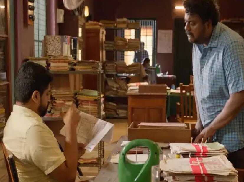 ‘পঞ্চায়েত’ ওয়েব সিরিজের কথা কে ভুলতে পারে! জিতেন্দ্র কুমার, নীনা গুপ্তা এবং রঘুবীর যাদব সাড়া ফেলে দিয়েছেন গোটা দেশেই। এখনও পর্যন্ত ৩টি সিজন এসেছে। তিনটিই সুপারহিট। পঞ্চায়েত প্রধান আর সচিবের কাণ্ডকারখানা নিয়েই এগিয়েছে সিরিজের গল্প। সচিবের ভূমিকায় প্রশংসিত হচ্ছে জিতেন্দ্রর অভিনয়। এবার এল তহসিলদারকে নিয়ে নয়া ওয়েব সিরিজ, ‘জয় মহেন্দ্রন’।